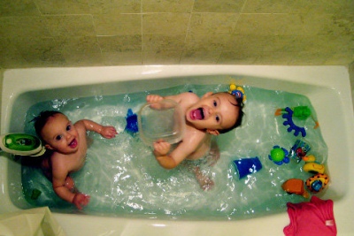 дети в ванной