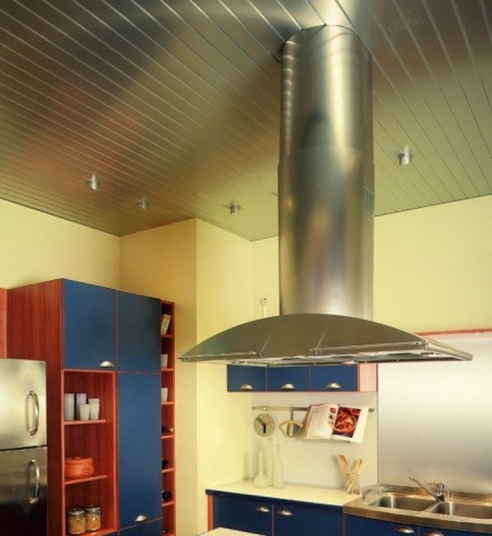 реечный потолок металлик на кухне