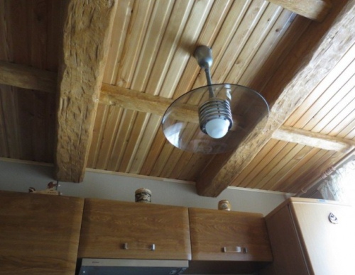 реечный потолок из дерева
