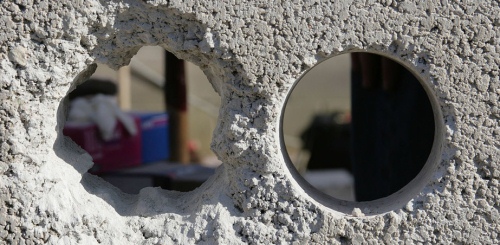 otlichiye otverstiy v betone prohodnim i almaznim burom